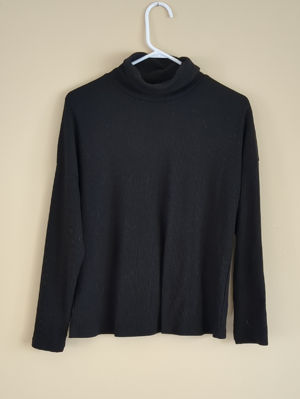 Small Pretty Garden Black Ribbed Turtleneck Sweater
